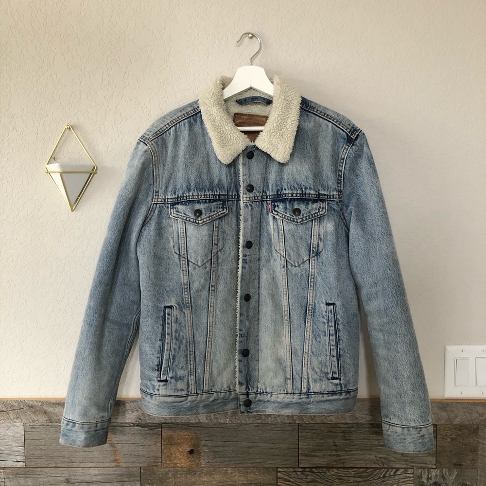 Levi’s denim sherpa trucker jacket size M